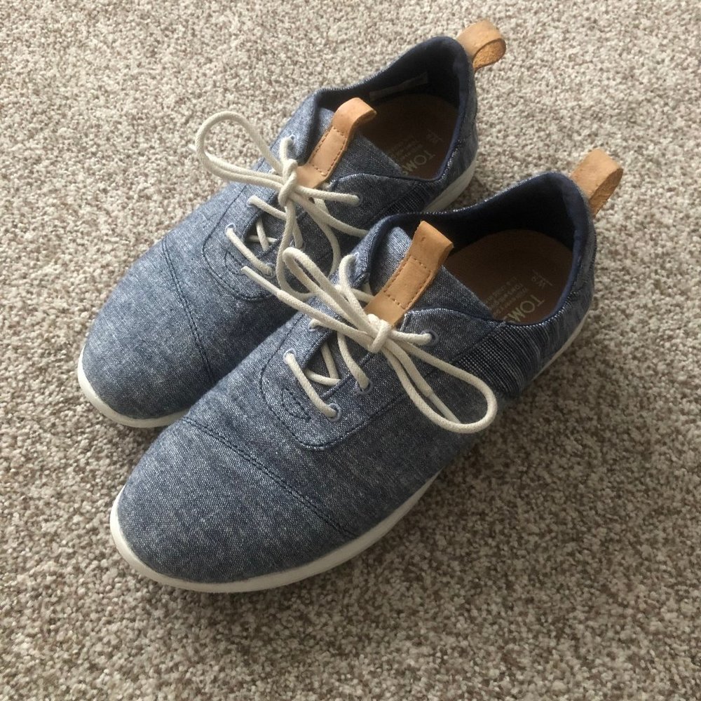 Toms tennis shoe